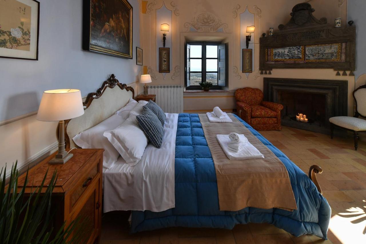 Castello Costaguti Hotell Roccalvecce Eksteriør bilde