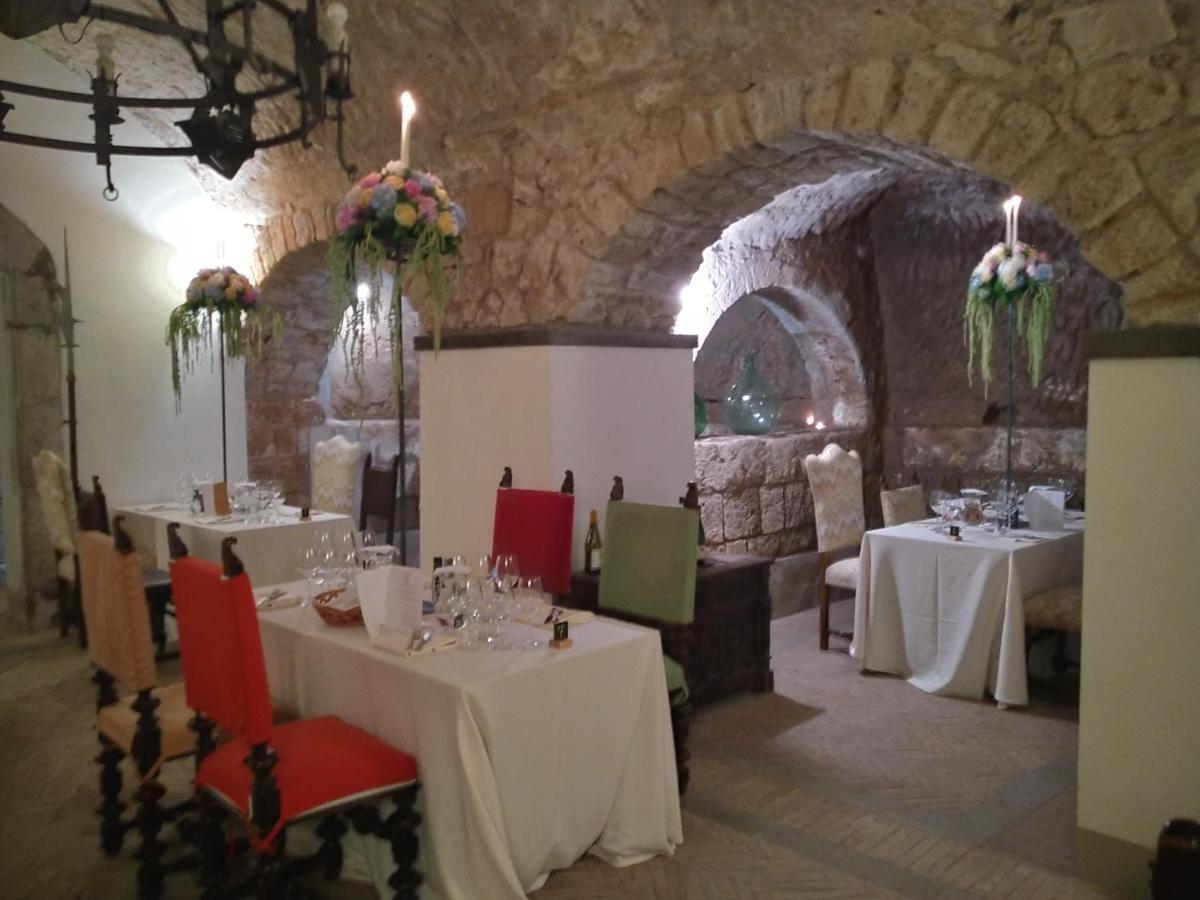Castello Costaguti Hotell Roccalvecce Eksteriør bilde