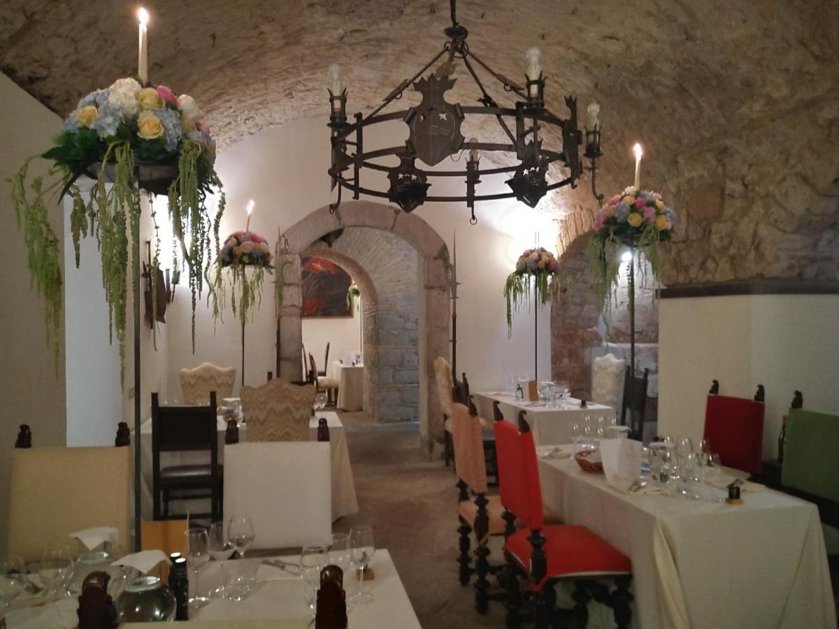 Castello Costaguti Hotell Roccalvecce Eksteriør bilde